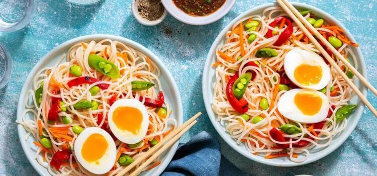 Rice Noodle VS Egg Noodle Pho
